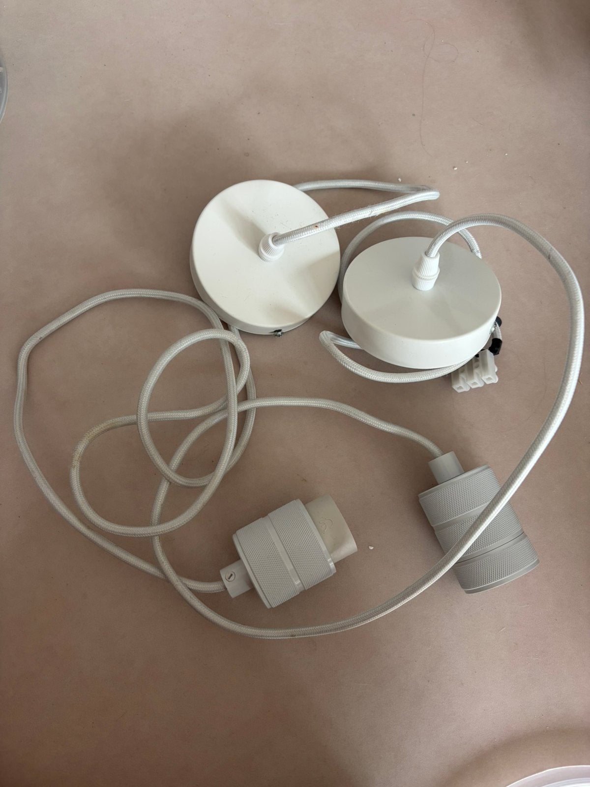 2 witte pendels voor lichtbron, Ophalen of Verzenden, Zo goed als nieuw