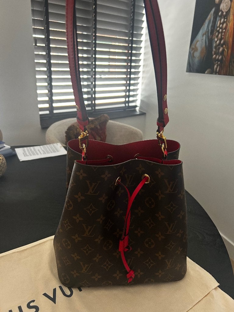 Louis Vuitton Néonoé puntgaaf 2021, Sieraden, Tassen en Uiterlijk, Tassen | Damestassen, Ophalen, Zo goed als nieuw, Bruin, Handtas