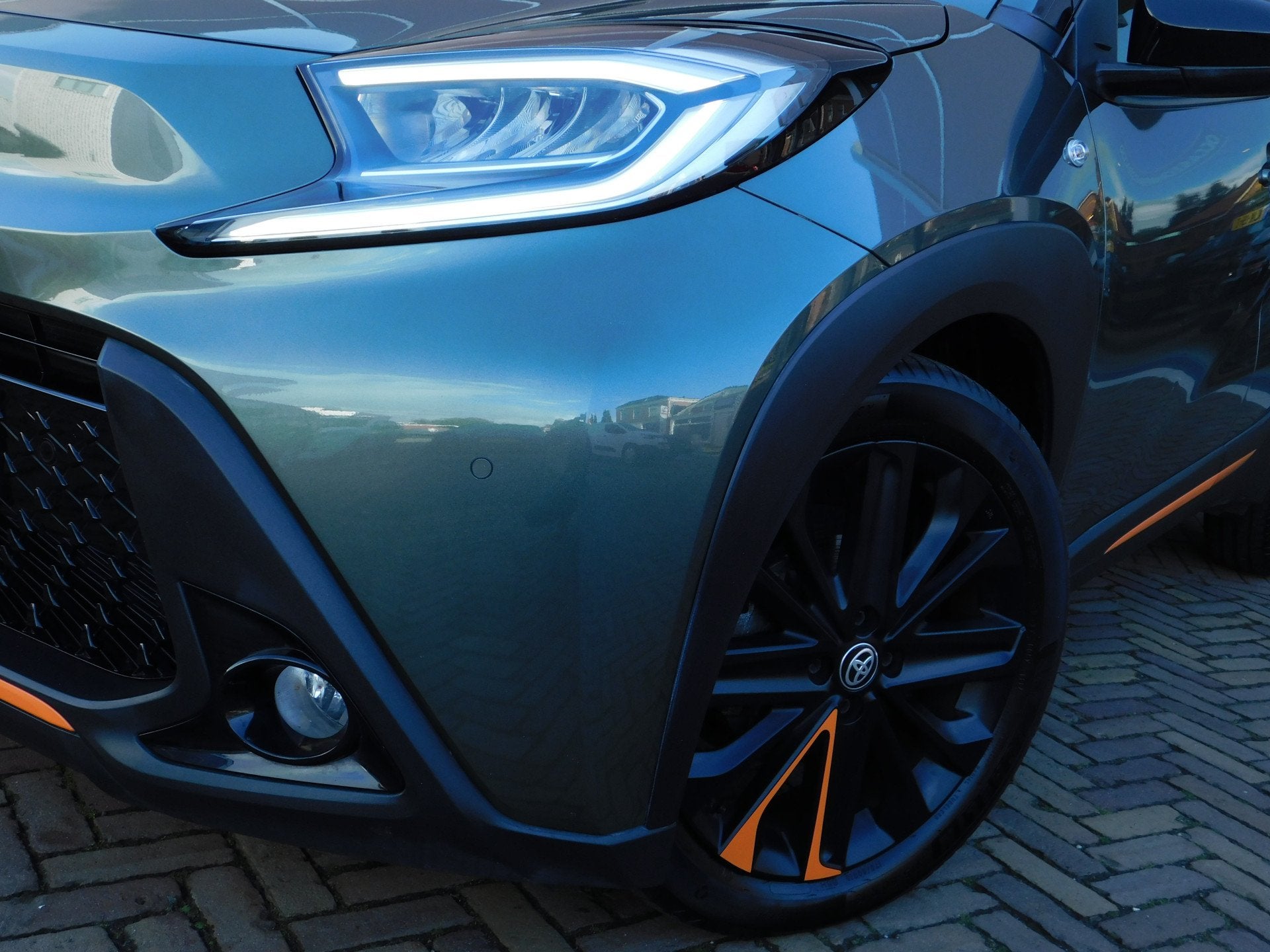 Toyota Aygo X 1.0 VVT-i S-CVT Limited (bj 2022, automaat), Auto's, Gebruikt, 4 stoelen, Leder en Stof, Origineel Nederlands