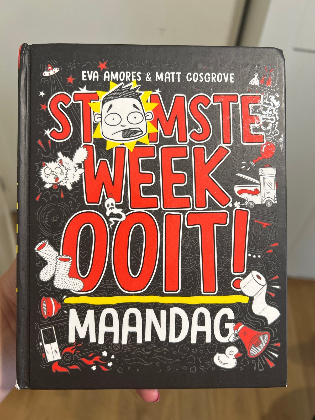 Stomste Week Ooit! Maandag - Eva Amores & Matt Cosgrove, Boeken, Ophalen of Verzenden, Zo goed als nieuw, Fictie
