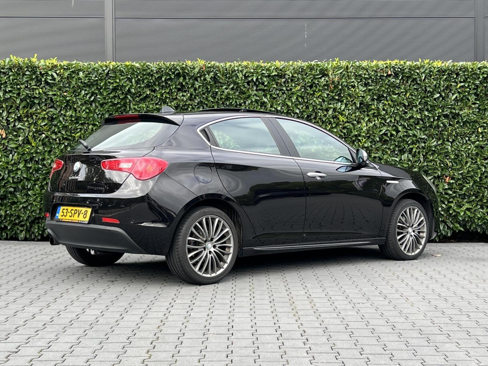 Alfa Romeo Giulietta 1.4 T Distinctive NL AUTO, NAP LOGISCH,, Auto's, Euro 5, 4 cilinders, Zwart, Origineel Nederlands
