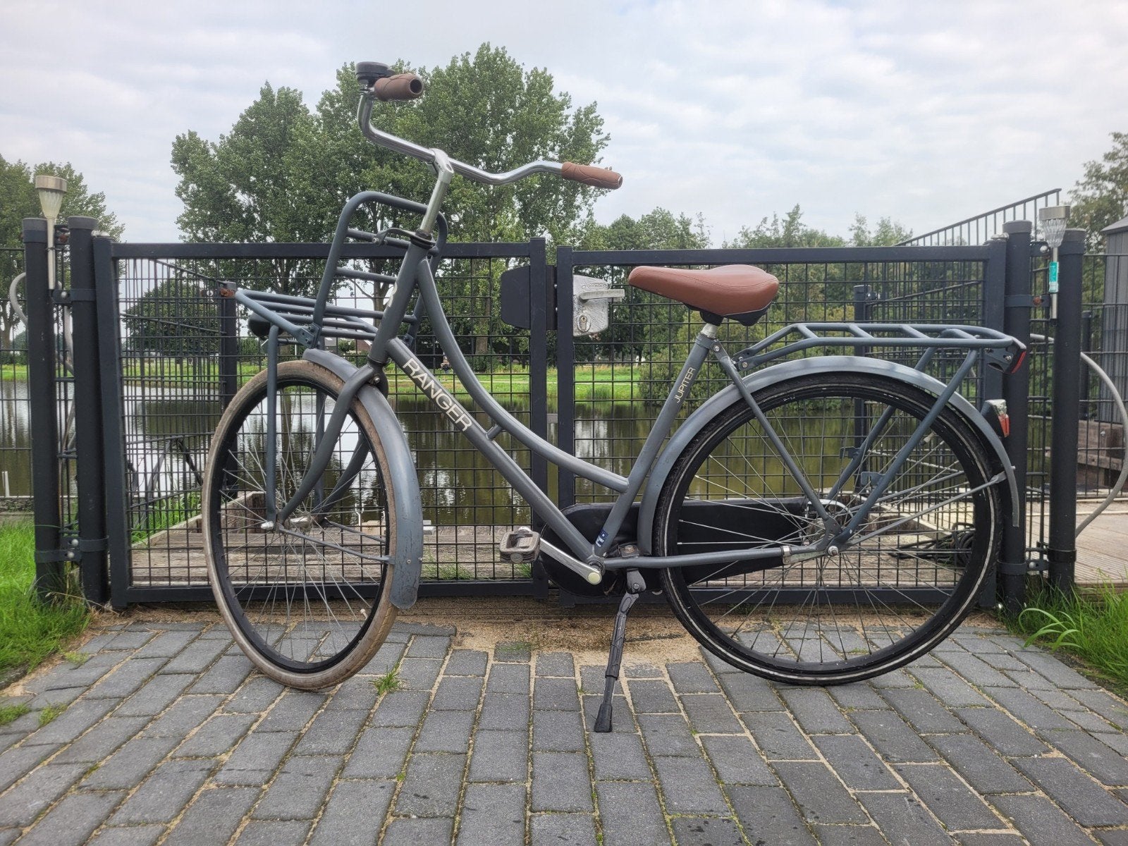 Damesfiets 28inch, 53 tot 56 cm, Ophalen, Zo goed als nieuw, Terugtraprem