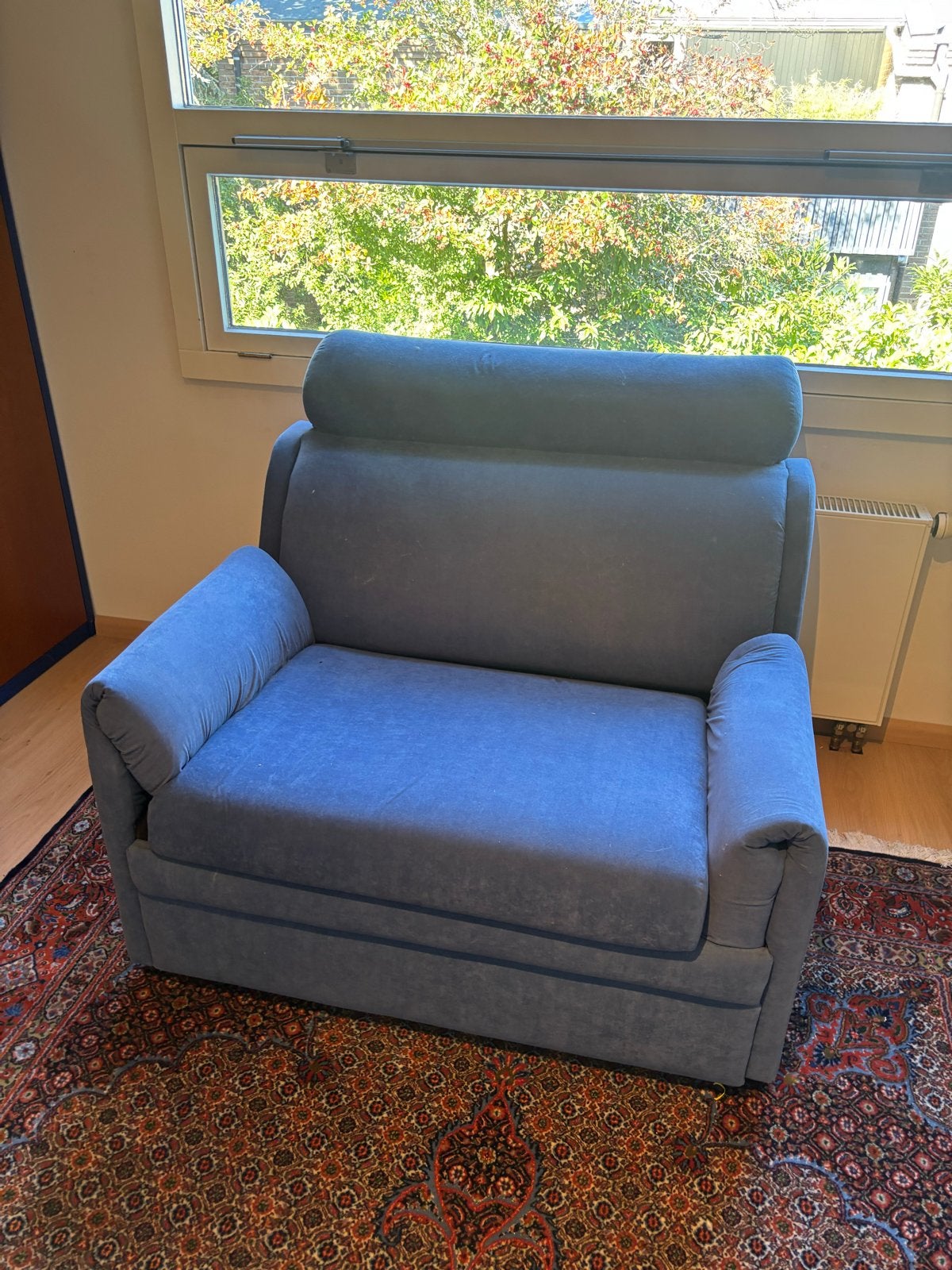 Comfortabele Slaapbank - Ideaal voor kleine ruimtes, Huis en Inrichting, Ophalen, Gebruikt, Eenpersoons, Blauw