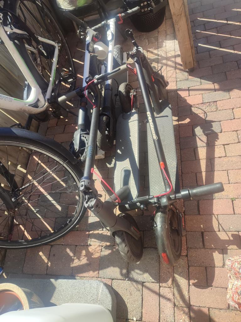 Defecte elektrische steppen - voor onderdelen (zonder lader), Fietsen en Brommers, Steps, Ophalen of Verzenden, Gebruikt, Elektrische step (E-scooter)