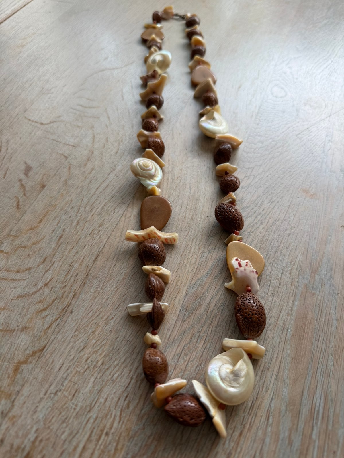 Afrikaanse ketting met diverse materialen, Ophalen of Verzenden, Zo goed als nieuw, Overige kleuren, Overige materialen