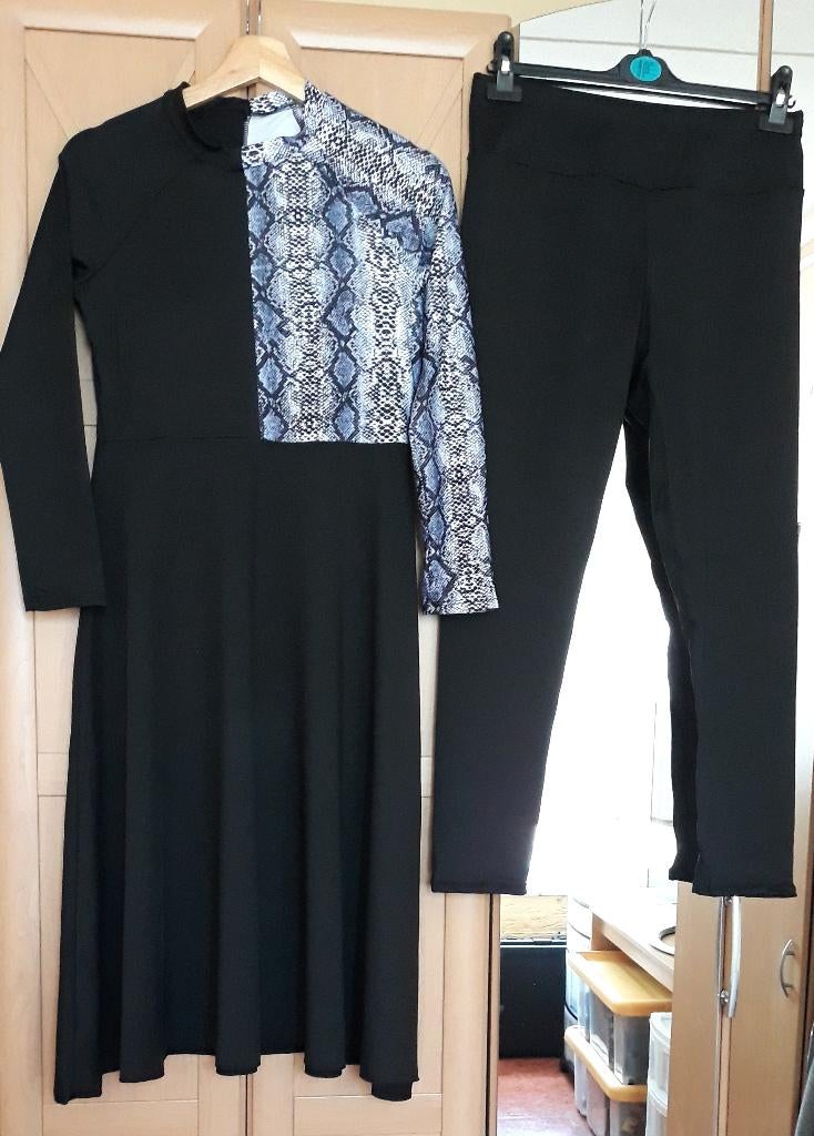 2 delige burkini set met slangenprint - Maat 38/40 - Nieuw, Zwart, Nieuw, Badpak, Ophalen of Verzenden