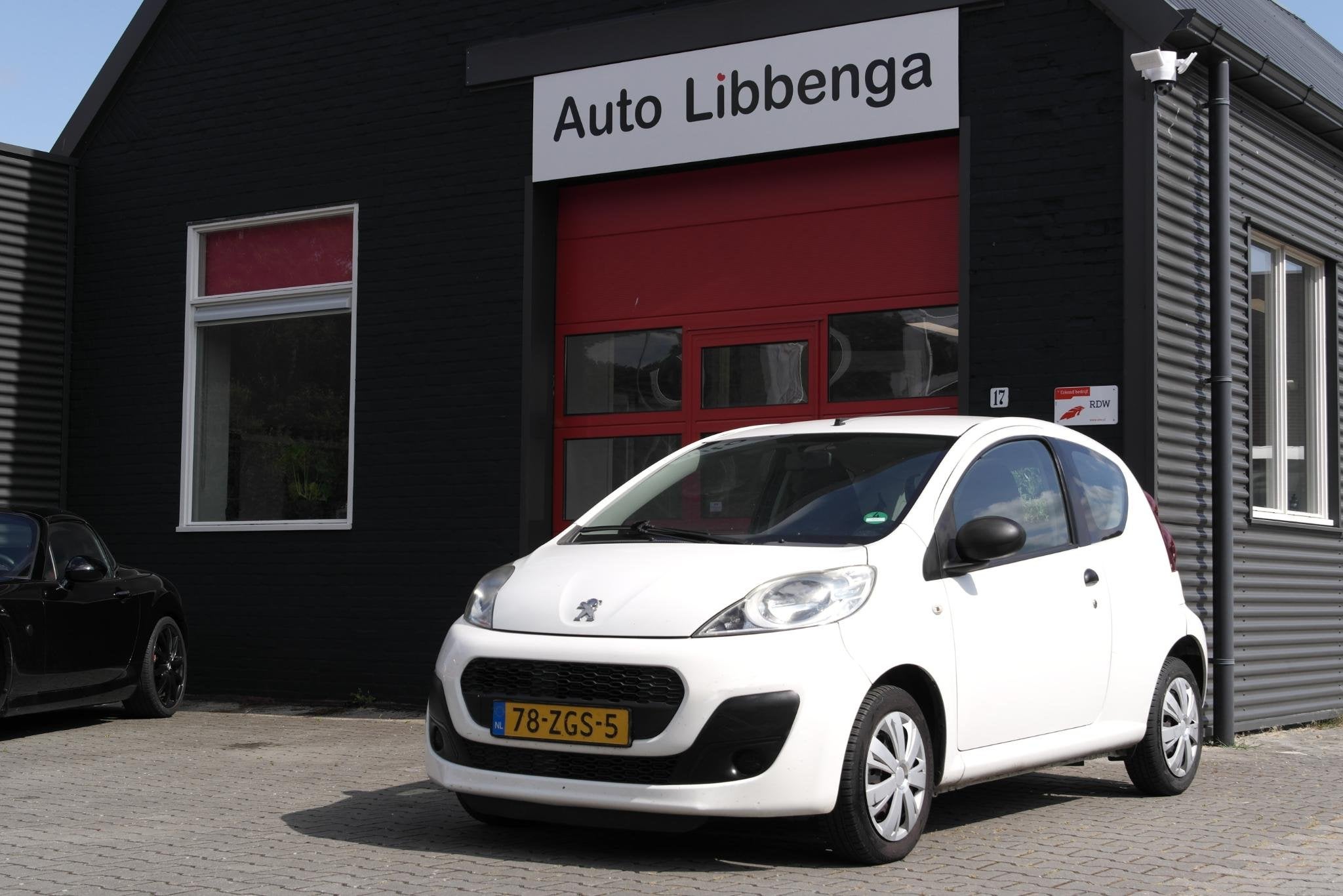 Peugeot 107 1.0 Access Accent AIRCO / STUURBEKR / RADIO-CD /, Voorwielaandrijving, Euro 5, Stof, Gebruikt
