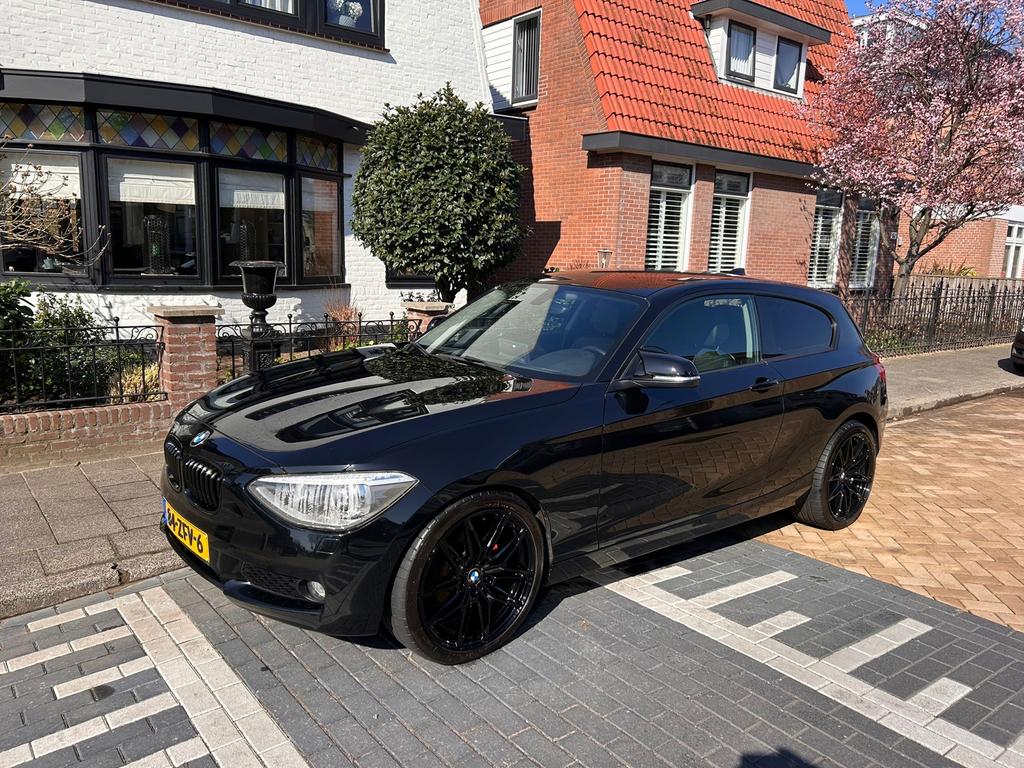 BMW 1-Serie, 1-Serie, Achterwielaandrijving, Zwart, 4 cilinders