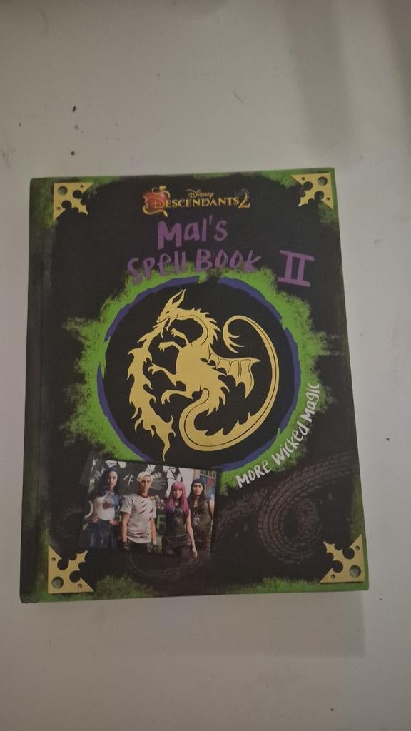 Mals spellbook van descendants, Boeken, Ophalen of Verzenden