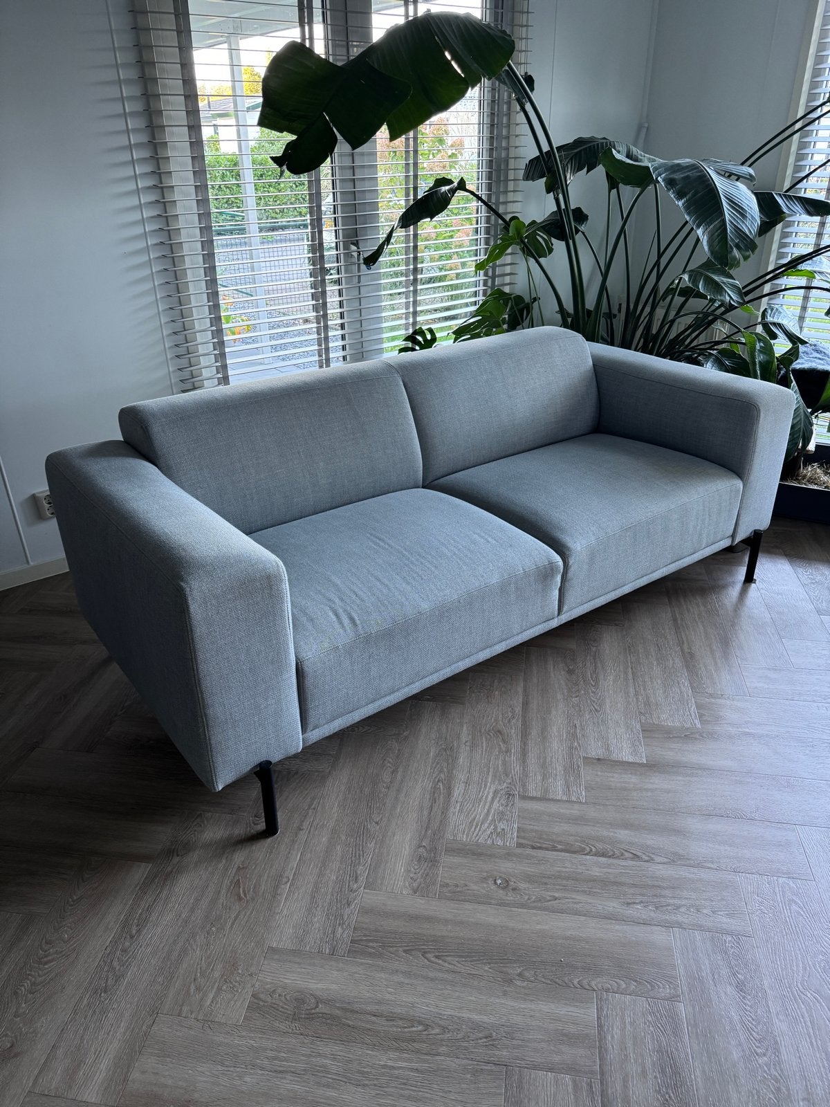 Grijze design bank Odin 2,5 zits van merk By Sidde, Huis en Inrichting, Ophalen, Overige maten, 75 tot 100 cm, Zo goed als nieuw