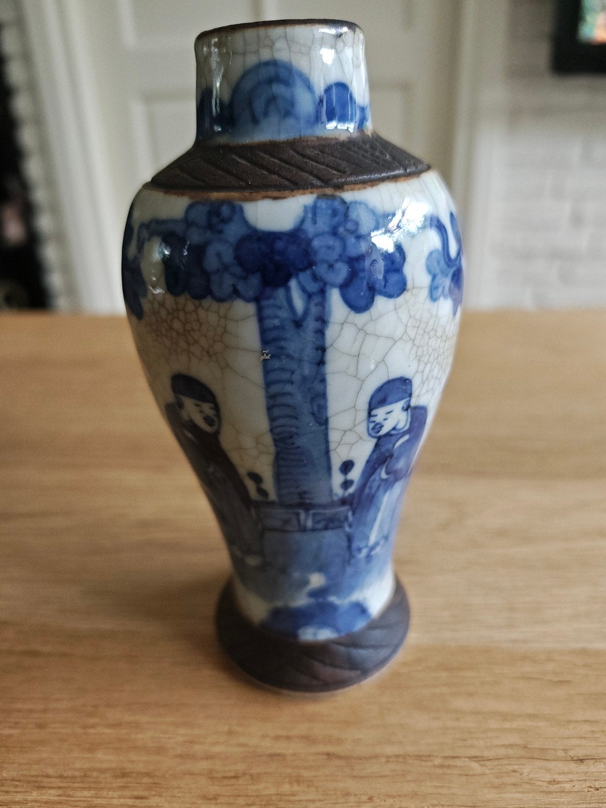 Antiek Chinees vaasje met craquelé en blauw-wit decor, Ophalen of Verzenden