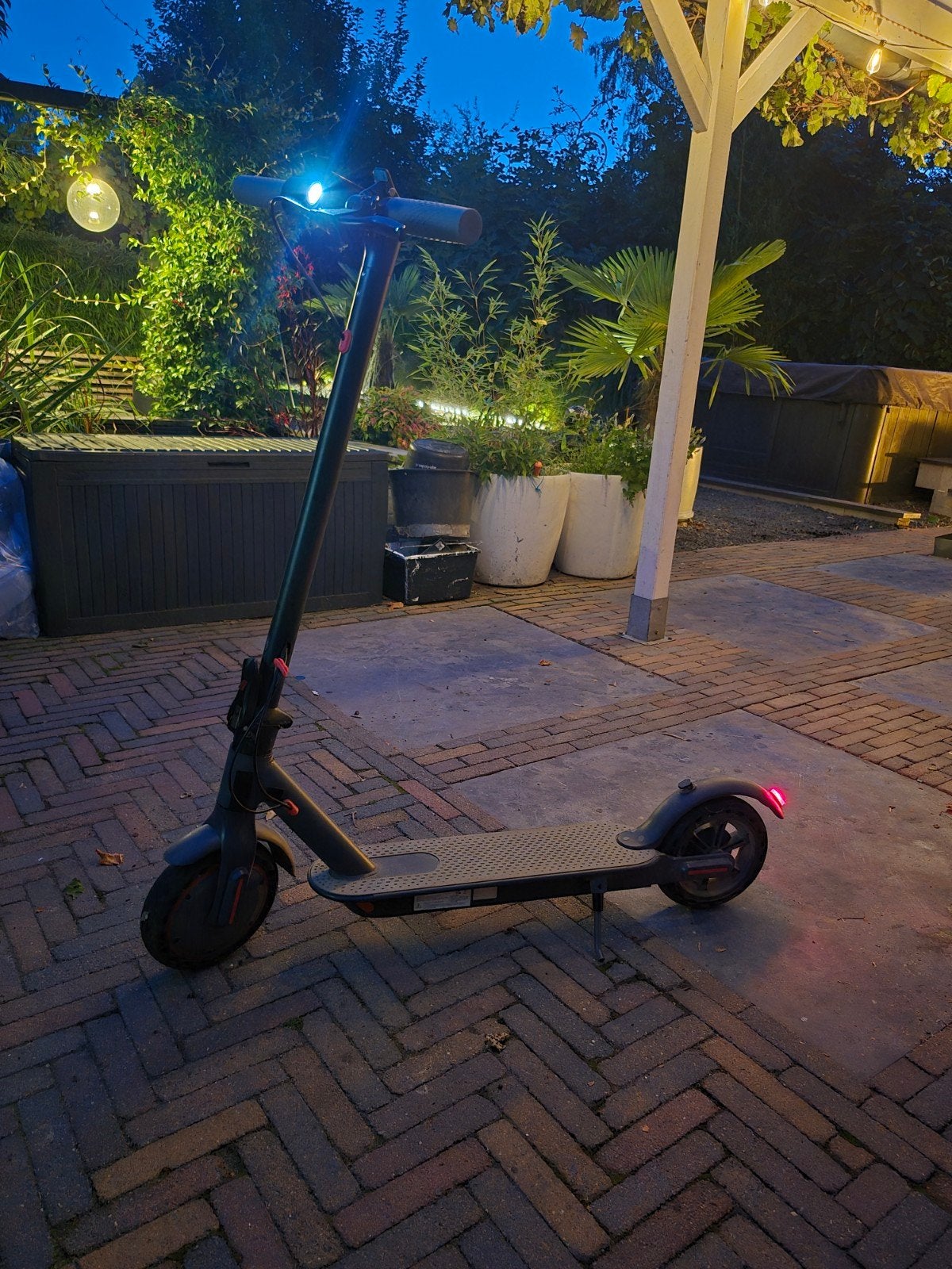Xiaomi Mi Elektrische Step (E-scooter) - Zo goed als nieuw, Fietsen en Brommers, Ophalen of Verzenden, Zo goed als nieuw, Elektrische step (E-scooter)