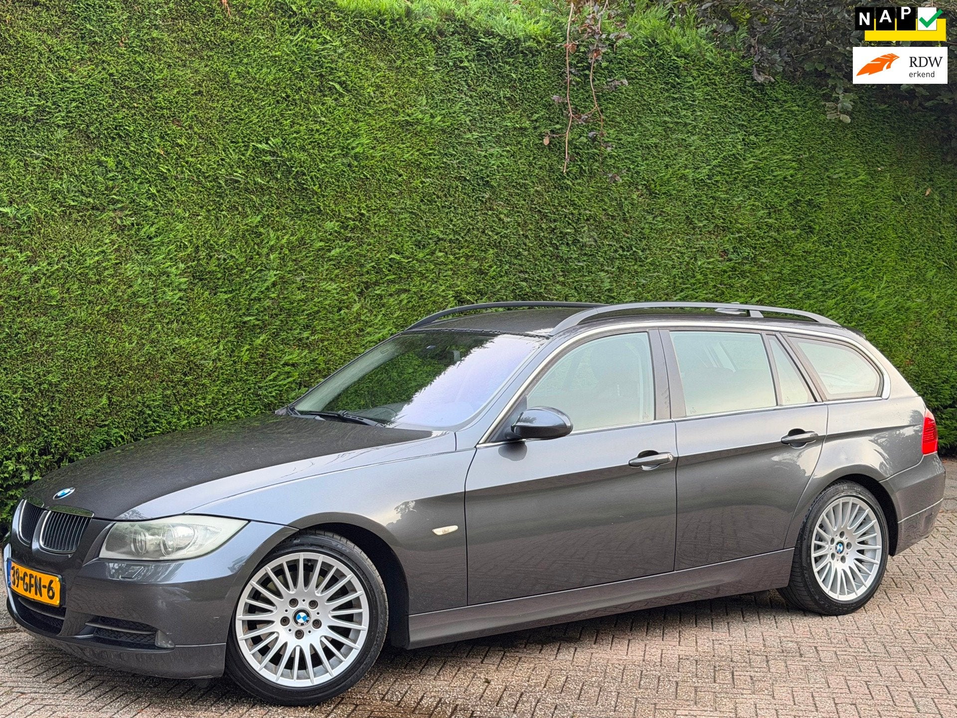 BMW 3-serie Touring 325i RIJDNIEUW/LAGEKMS/LEER/AUTOMAAT/XEN, Auto's, Automaat, Achterwielaandrijving, Gebruikt, Zwart