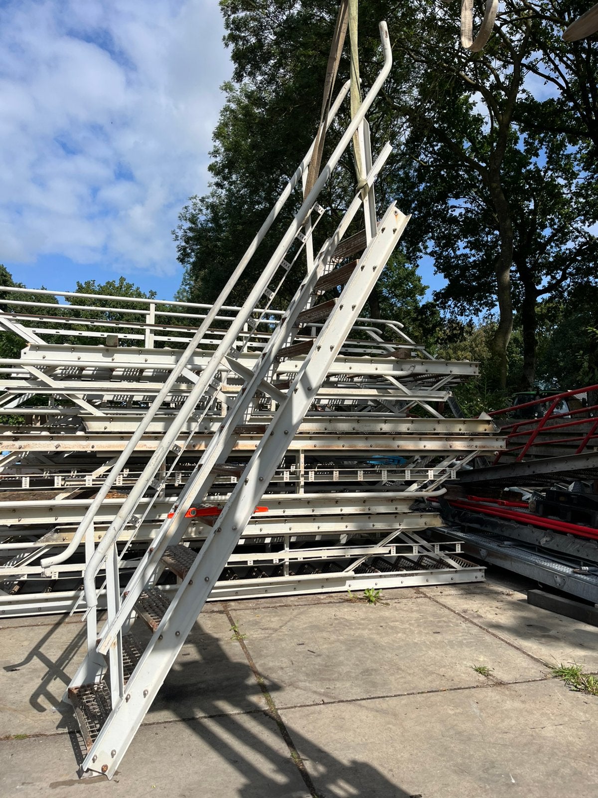 Ruimte besparende trap 3m 12x gegalvaniseerde treden 87cm br, Doe-het-zelf en Verbouw, Ladders en Trappen, Ophalen, Gebruikt, Trap