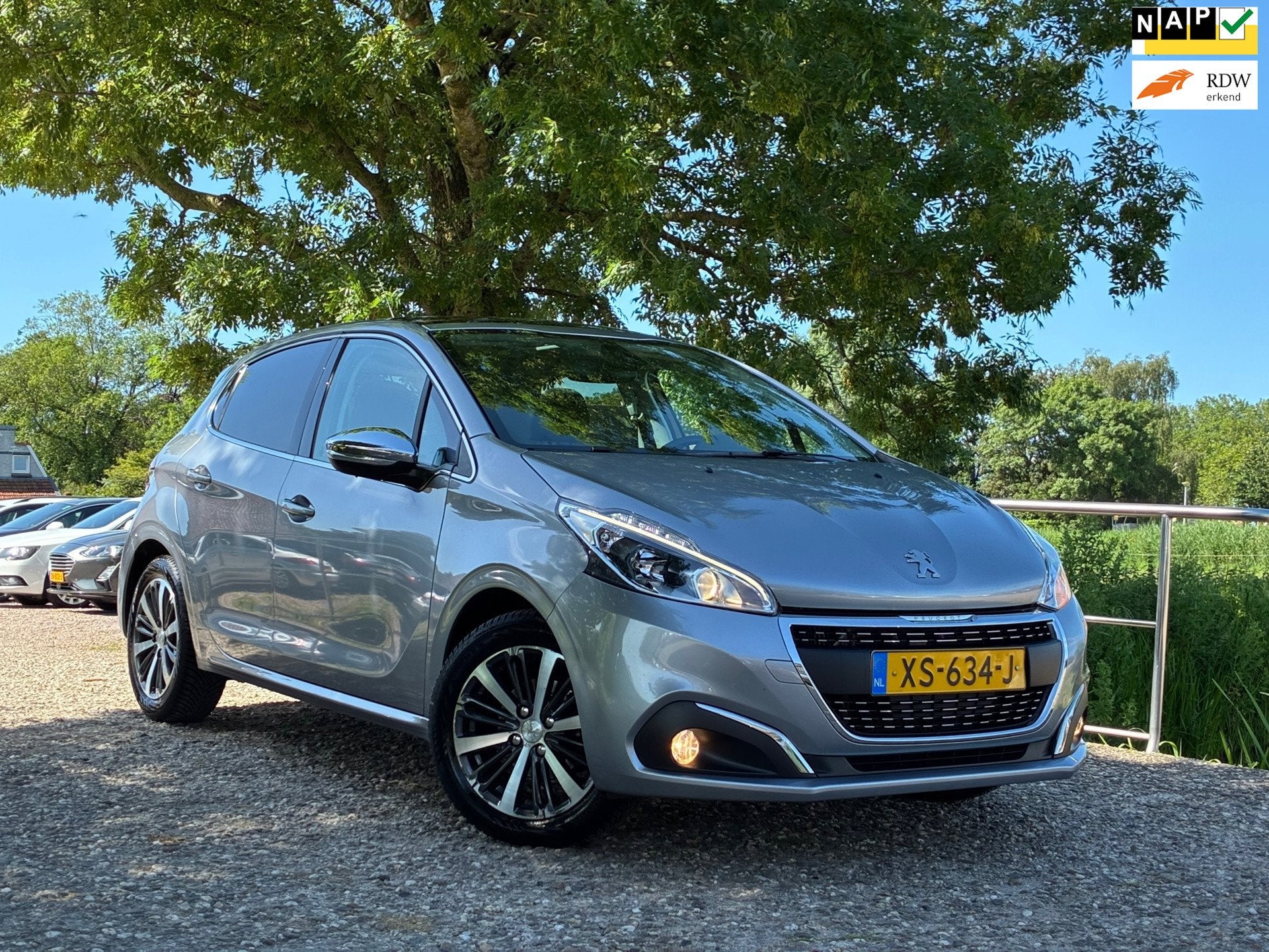 Peugeot 208 1.2 PureTech Allure | Pano + Cruise + Clima €, Auto's, Voorwielaandrijving, Gebruikt, 1199 cc, 1055 kg