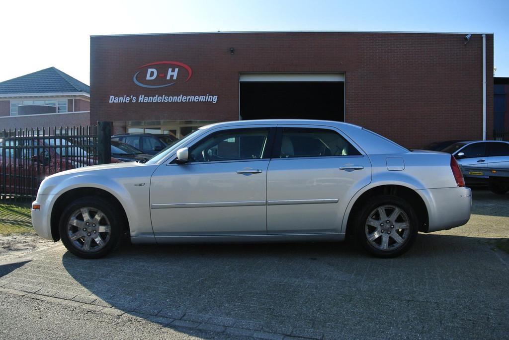 Chrysler 300C 3.5 V6 automaat apk 11-03-2027 leder inruil mo, Auto's, Gebruikt, 1760 kg, Bedrijf, Sedan