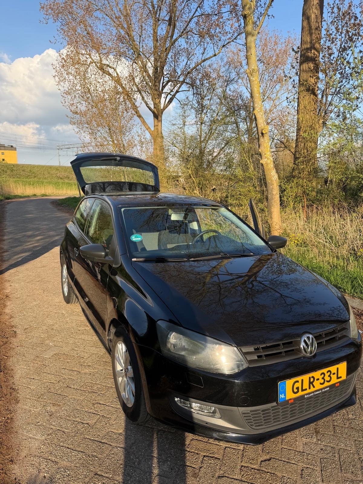 Volkswagen Polo 2013 Zwart - Carplay, Airco, Stoelverwarming, Voorwielaandrijving, 967 kg, 1198 cc, Zwart