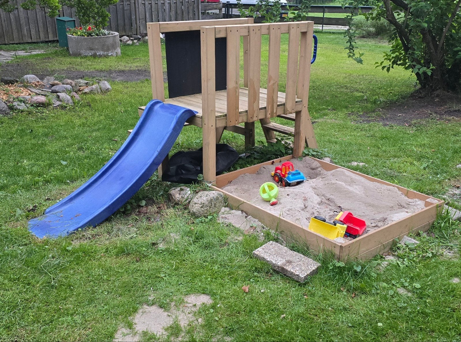 AXI Leah mini speeltoestel met glijbaan en zandbak, Ophalen, Zo goed als nieuw, Glijbaan