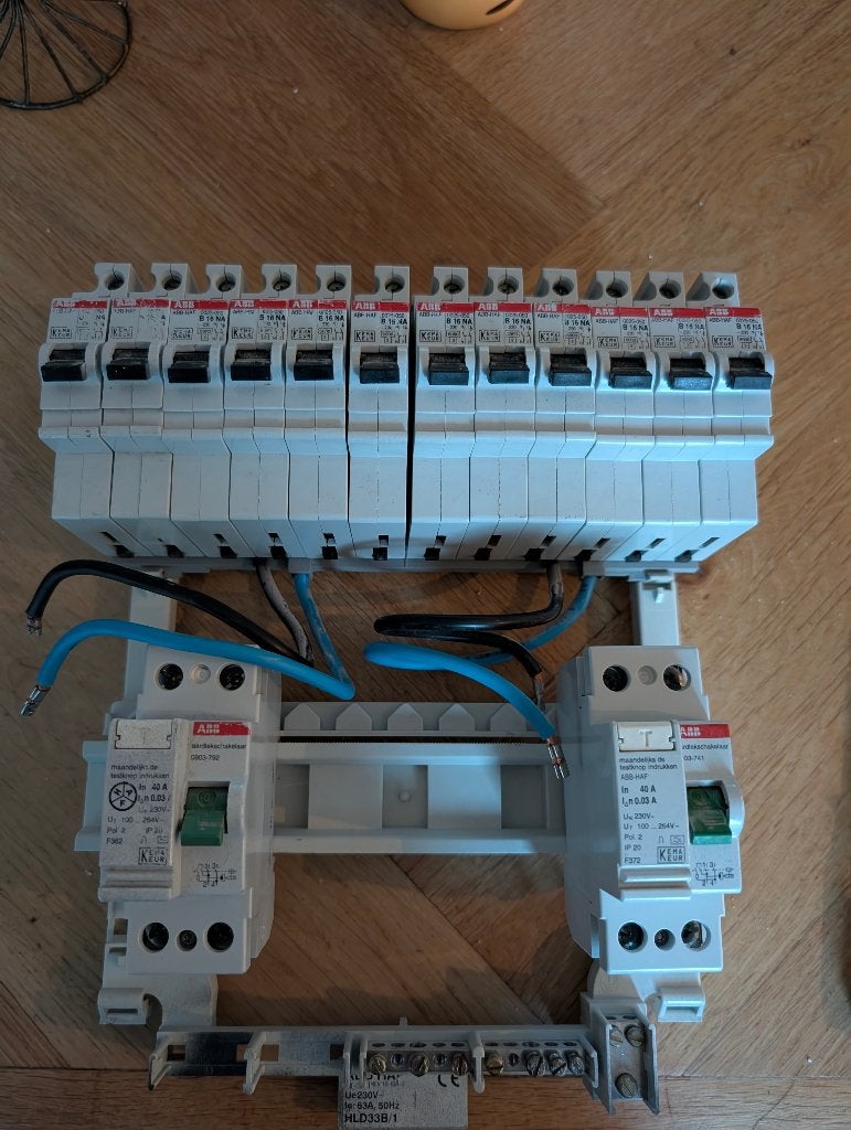 ABB 12 installatieautomaten en 2 aardlekautomaten, Ophalen of Verzenden, Gebruikt, ABB, Installatieautomaat