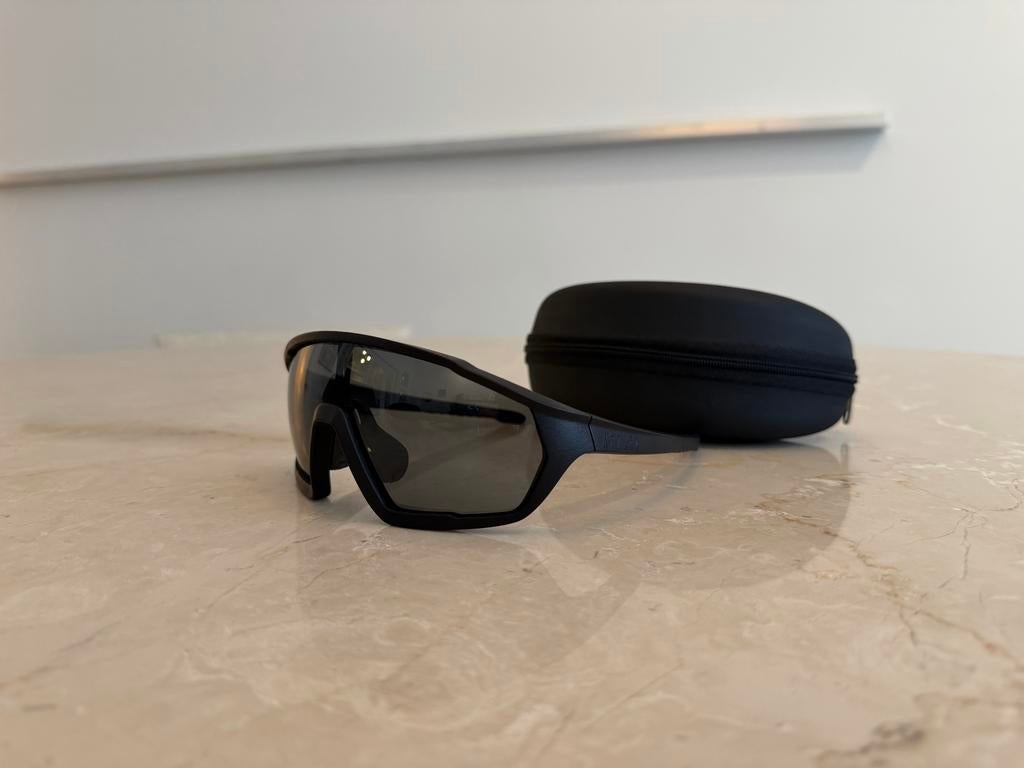ATTAAC Element BLK sportzonnebril met ZEISS lenzen | Nieuw, Overige merken, Zonnebril, Zwart, Nieuw