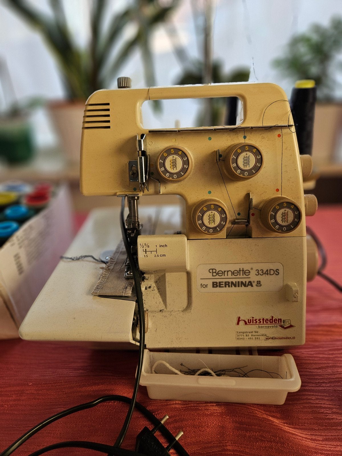 Bernette 334DS Lockmachine met veel toebehoren, Ophalen of Verzenden, Gebruikt, Lockmachine, Bernina