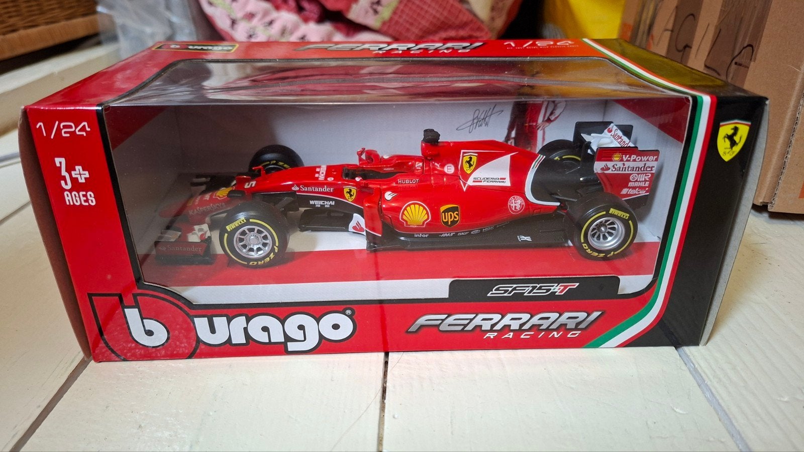 Bburago Ferrari SF15-T F1 modelauto 1:24 nieuw in doos, Ophalen of Verzenden, Nieuw, Auto, Bburago