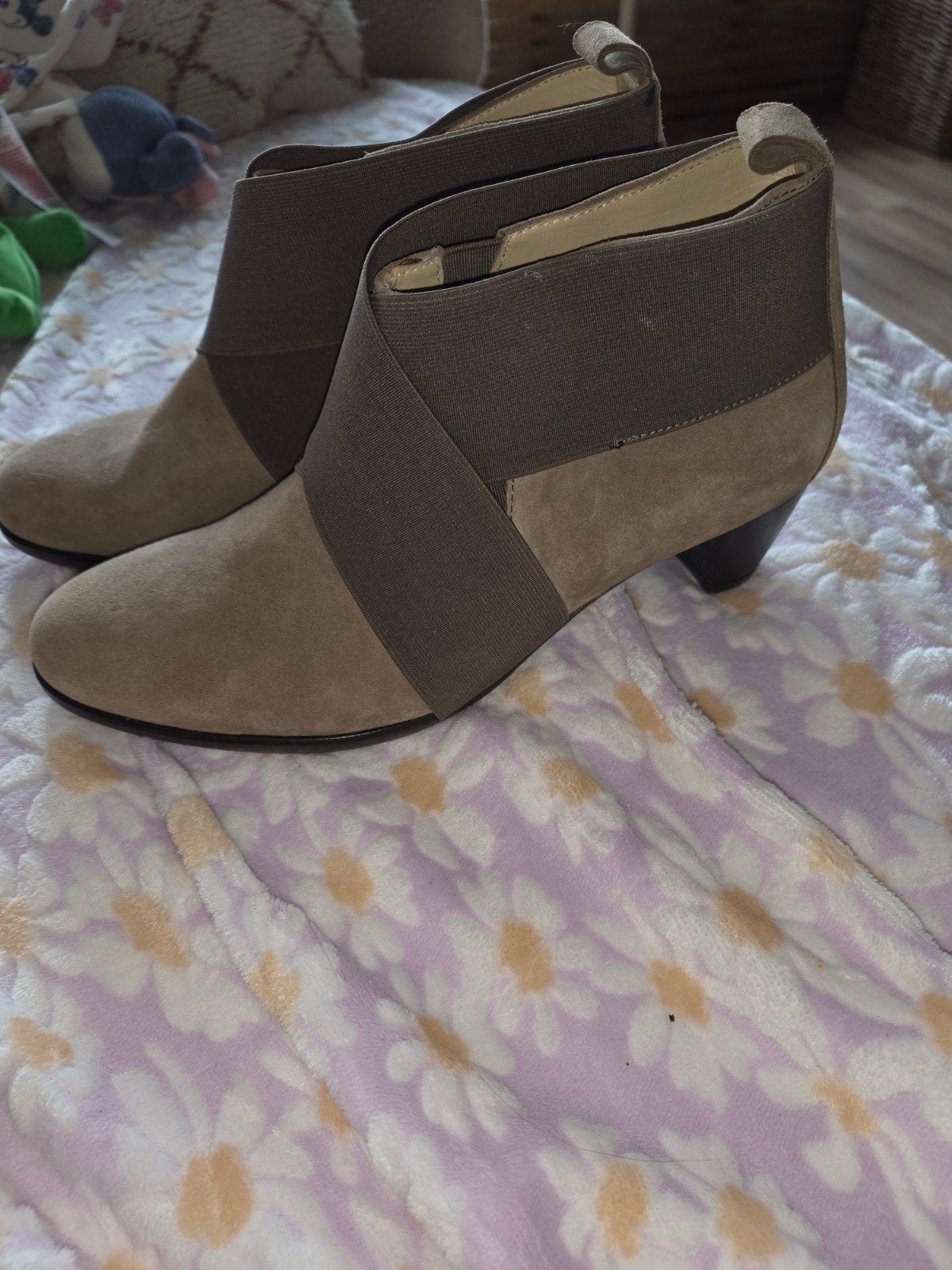 Suede Hassia laarsjes taupe maat 4 1/2 (37 1/2) Nieuw, Ophalen of Verzenden, Nieuw, Bruin