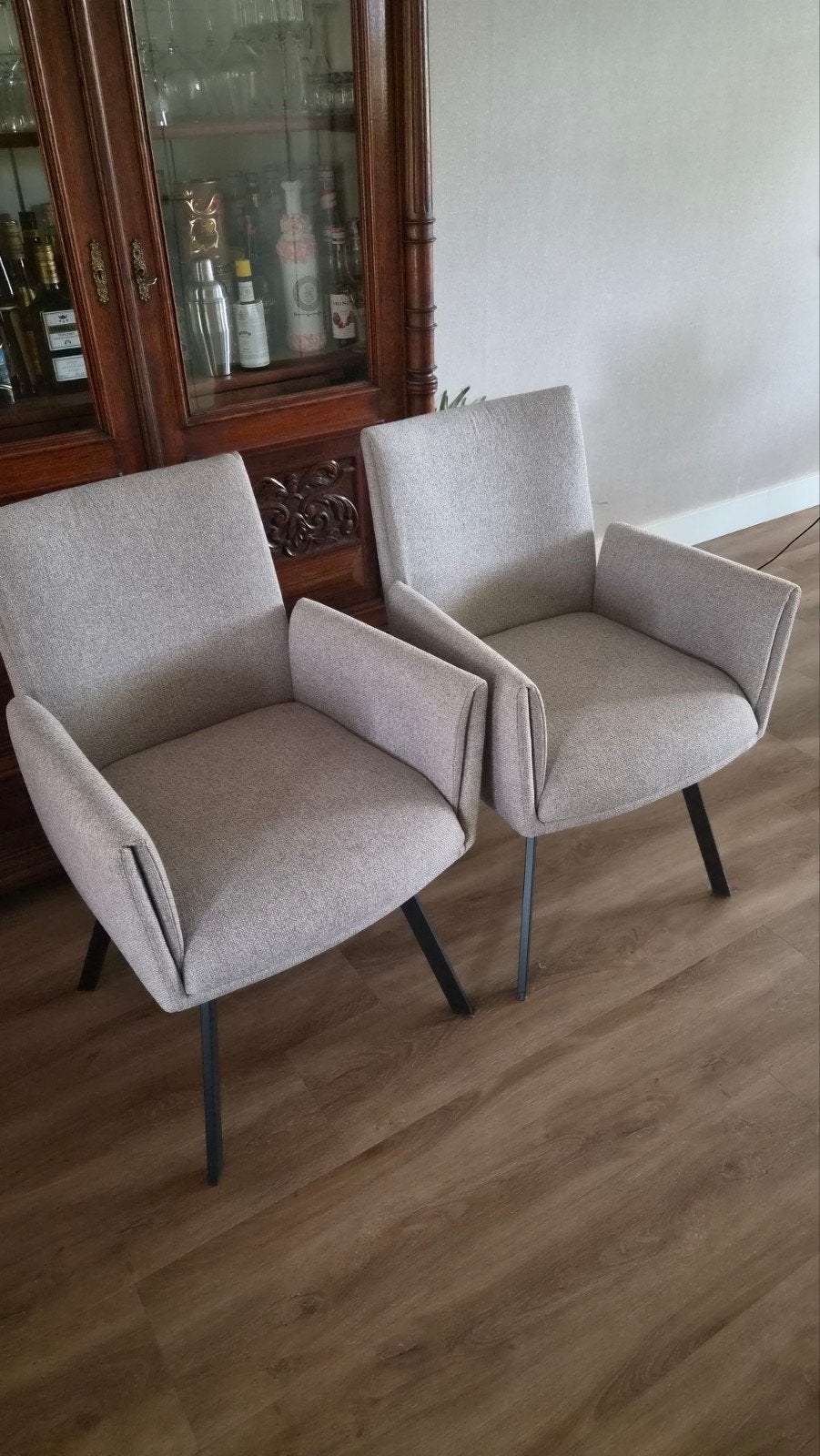2 x JYSK Gjesing Eetkamerstoel - Beige Stof/Zwart, Ophalen, Overige kleuren, Zo goed als nieuw, Metaal