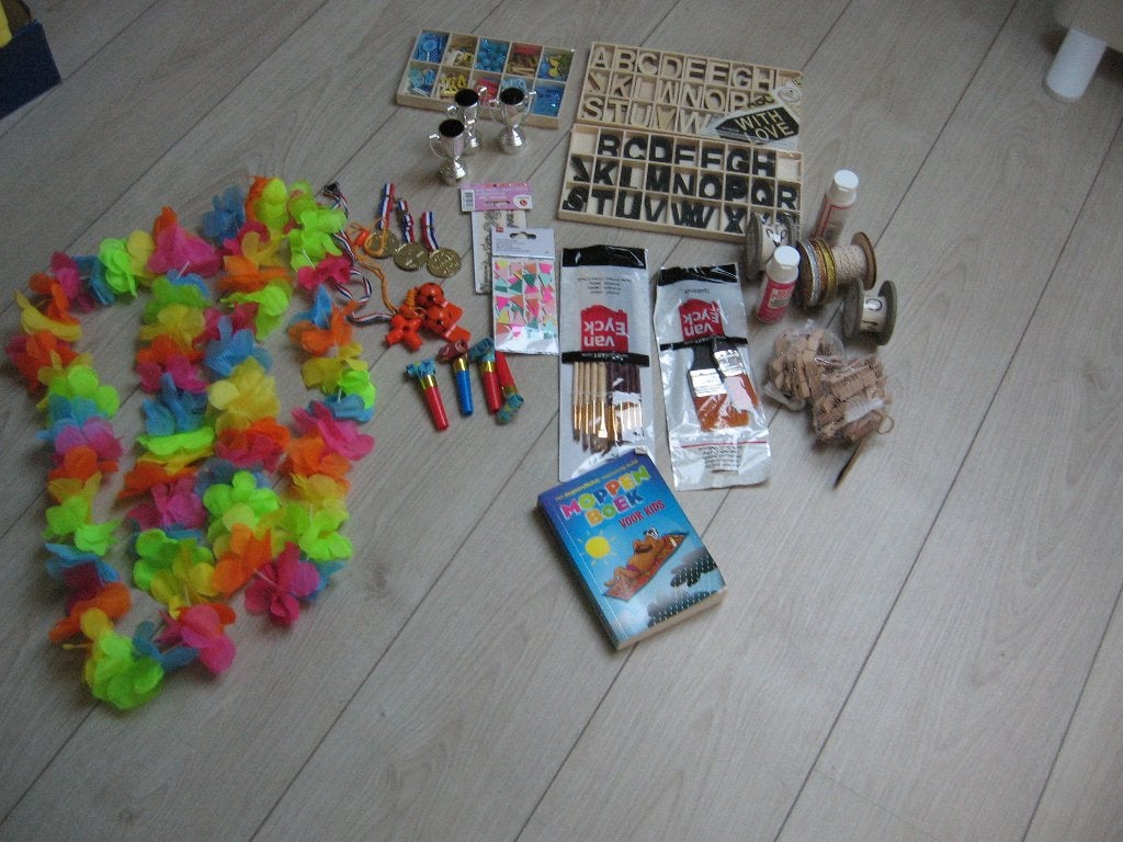 Doos met nieuwe knutselspullen €10,00 zie foto., Ophalen of Verzenden, Nieuw