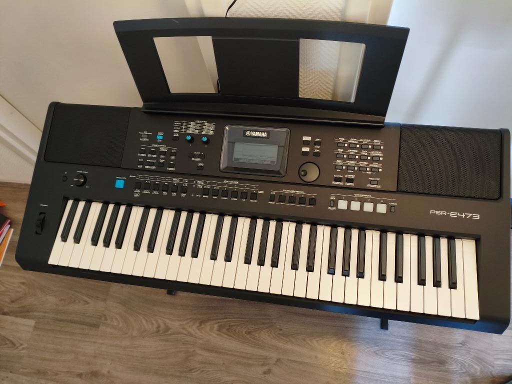 Yamaha PSR-E473 Keyboard, Statief & Boeken, Ophalen, 61 toetsen, Yamaha, Met standaard