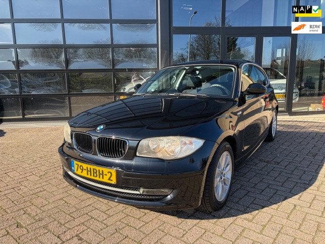 BMW 1-serie 120i Business Line, 1 eigenaar NL-Auto, Auto's, 1-Serie, 4 cilinders, 4 stoelen, Zwart