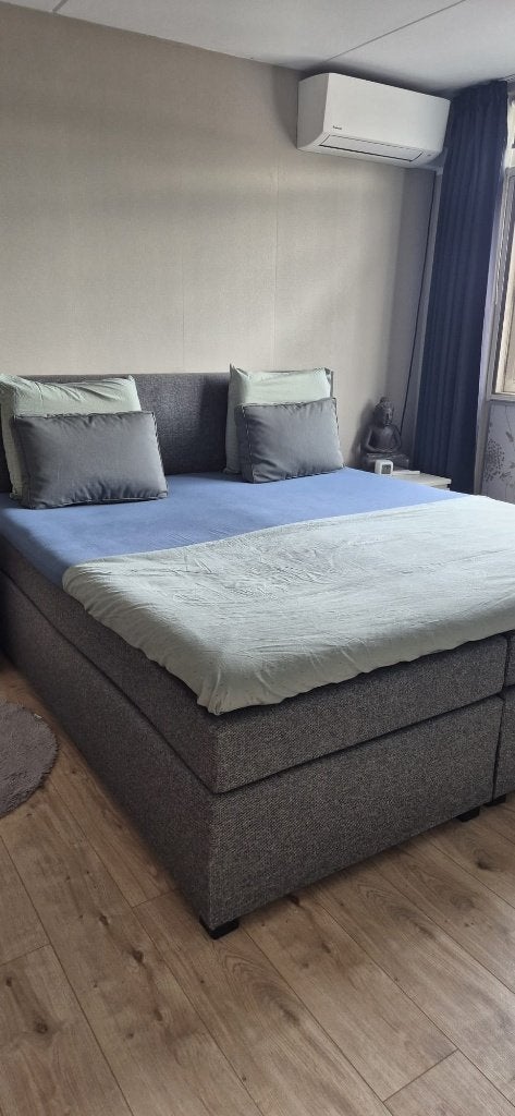 Luxe grijze tweepersoons boxspring met hoofdbord 200x180 cm, Ophalen, Overige materialen, Gebruikt, Tweepersoons