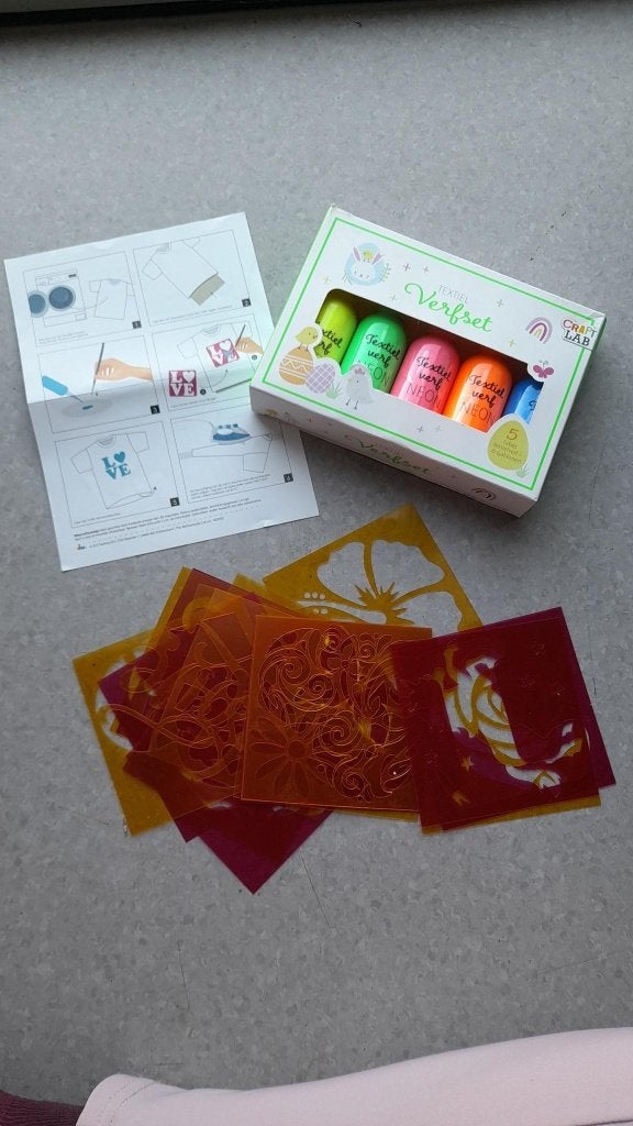 Textiel verf met heel veel sjablonen, Beschrijfbaar, Overige thema's, Textiel, Meerkleurig