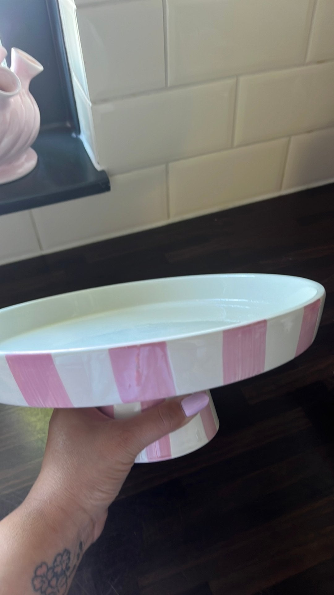 Roze gestreepte taartplateau - Zo goed als nieuw, Overige typen, Ophalen of Verzenden, Zo goed als nieuw, Roze