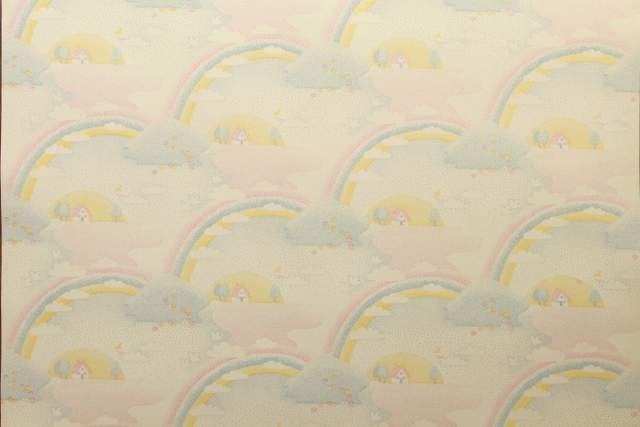 12484 Vintage kinderbehang met regenbogen en wolkjes swiet, Ophalen of Verzenden, Roze