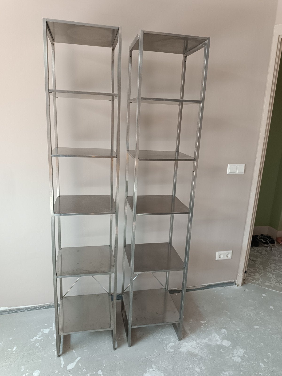 Twee roestvrijstalen stellingkasten ikea hyllis, Ophalen, Gebruikt