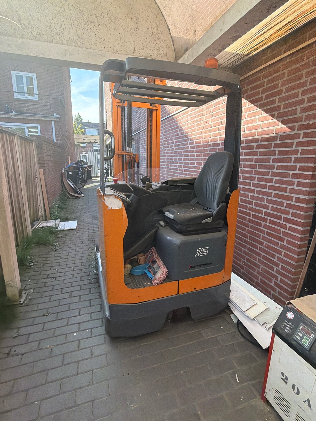 Jungheinrich ETV 16G Reachtruck - Elektrisch, Zakelijke goederen, Machines en Bouw | Heftrucks en Intern transport, 1000 tot 2000 kg