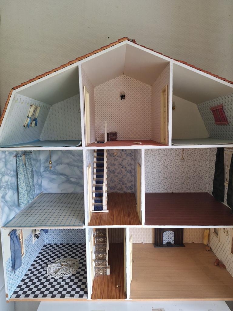 Compleet Poppenhuis Karweipost BV Veenendaal met Inhoud, Ophalen of Verzenden, Gebruikt, Poppenhuis