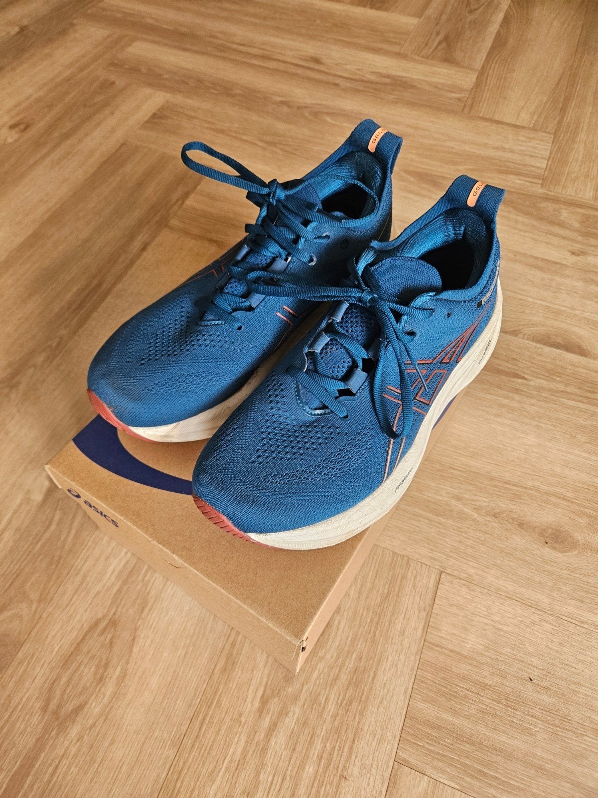 Asics Gel-Nimbus 26 Hardloopschoenen - Maat 42,5, Sport en Fitness, Loopsport en Atletiek, Hardloopschoenen, Ophalen of Verzenden