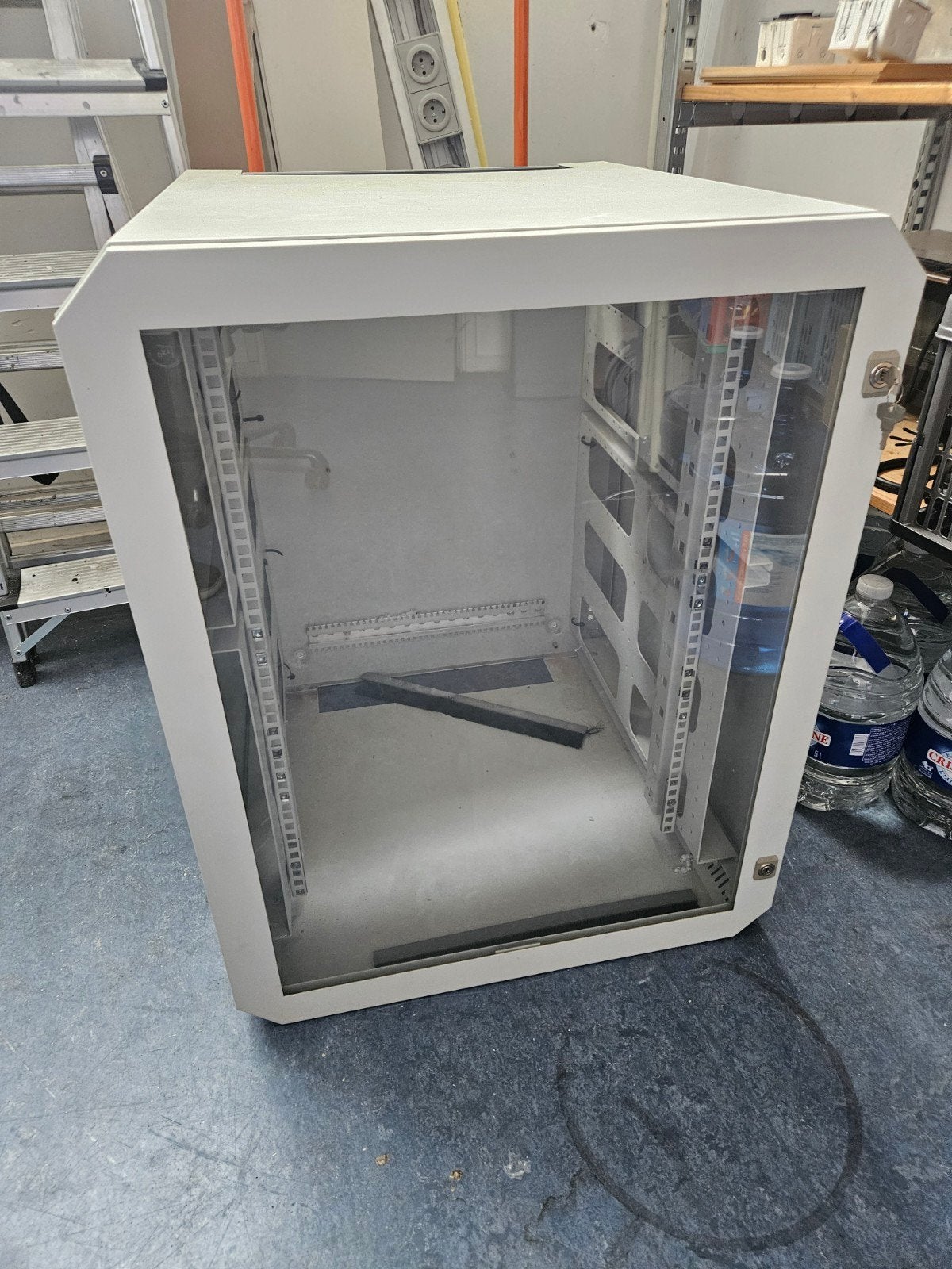 Compacte serverkast met glazen deur, Ophalen