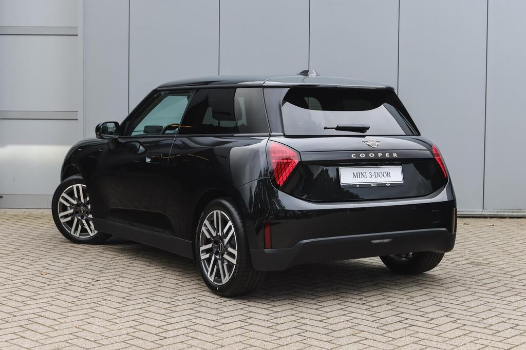 MINI Hatchback Cooper E / Classic / Pakket L / 17 inch Paral, Auto's, Mini, Stof, Met garantie (alle), 4 stoelen, Zwart