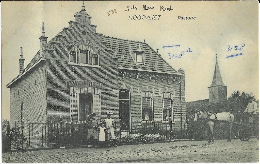 Hoogvliet, Pastorie, paar en wagen, meisjes, kerk, trapgevel, Verzamelen, Verzenden, 1920 tot 1940, Gelopen, Zuid-Holland