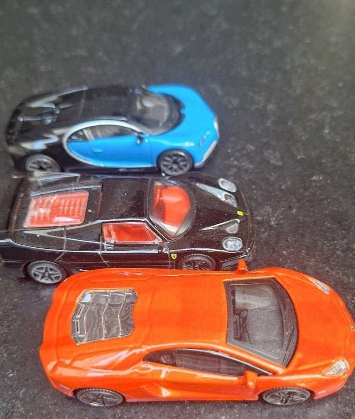 Set van 3 modelauto's: Bugatti, Ferrari, Lamborghini, Hobby en Vrije tijd, Modelauto's | 1:43, Ophalen of Verzenden, Gebruikt