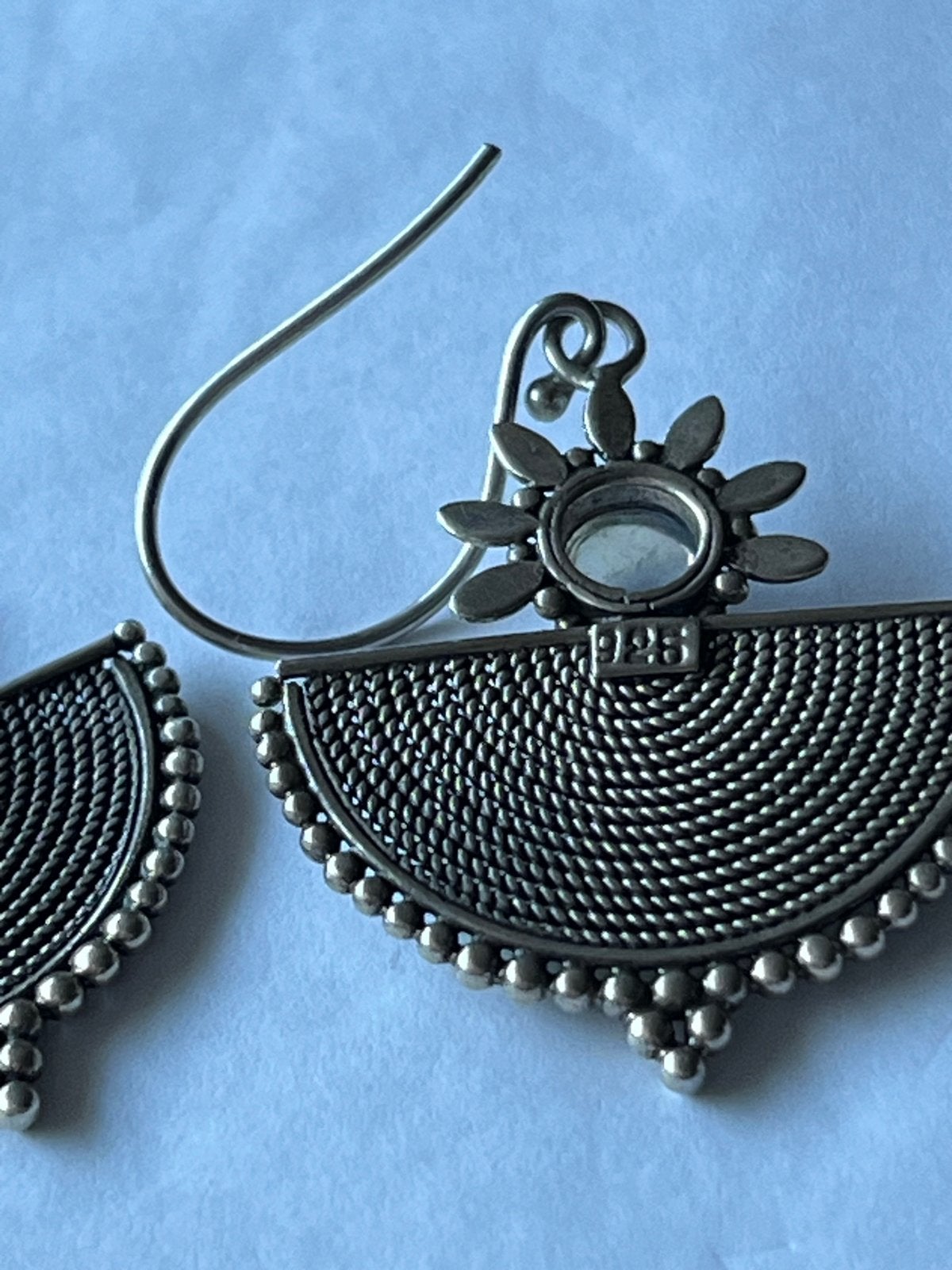 Art Deco Zilveren Oorbellen met Maansteen - Gekeurd, Sieraden, Tassen en Uiterlijk, Oorbellen, Hangers, Verzenden, Beige, Zo goed als nieuw
