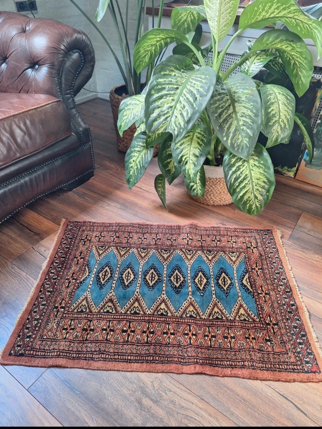 Vintage handgeknoopt tapijt – ca 9060 cm – blauw/bruin, Huis en Inrichting, Gebruikt, 50 tot 100 cm, Bruin, Vintage Oosters tweedehands boho