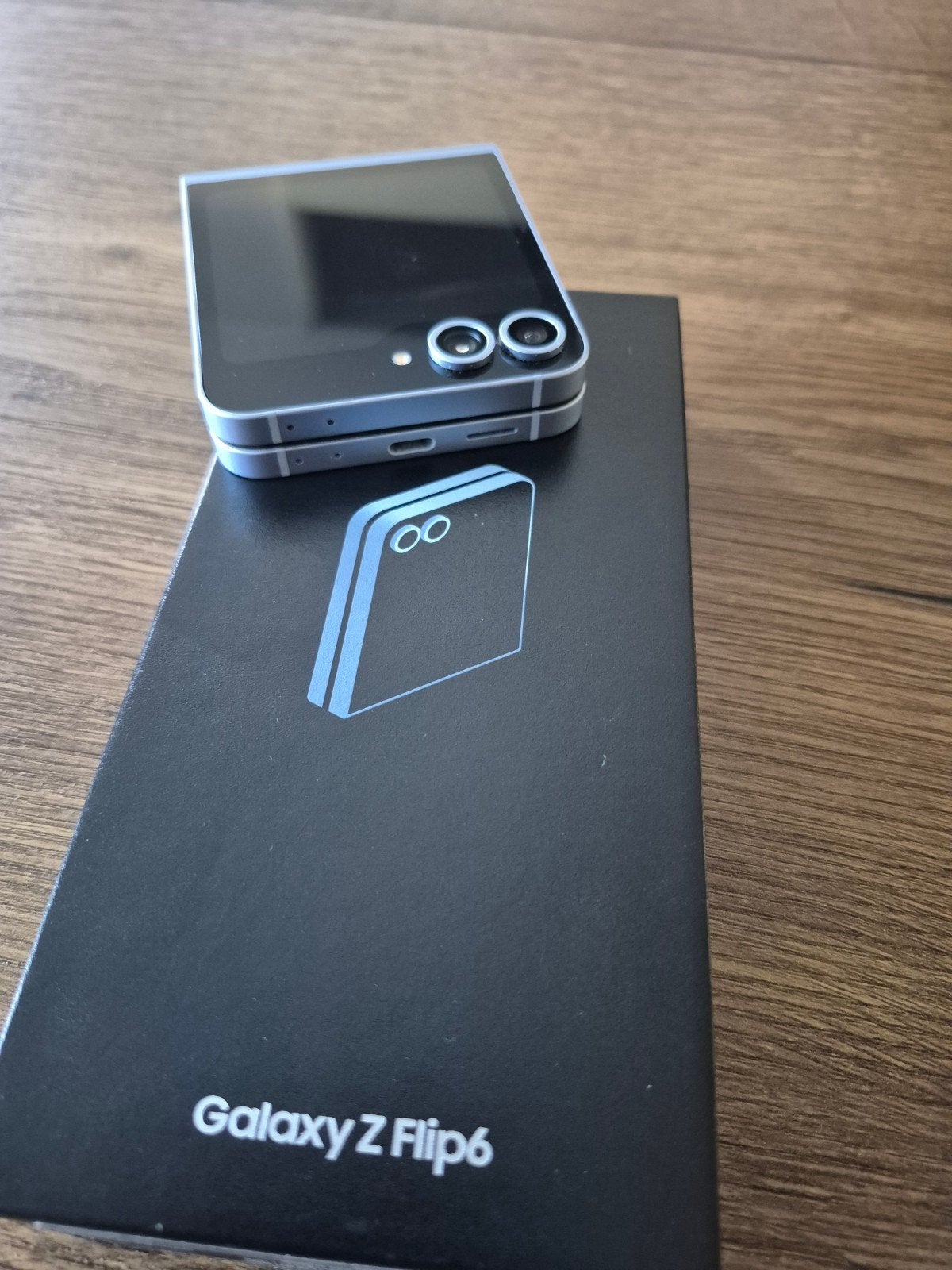 Foto 5 van Samsung Galaxy Z Flip 6 256GB Kobaltblauw - ZGAN