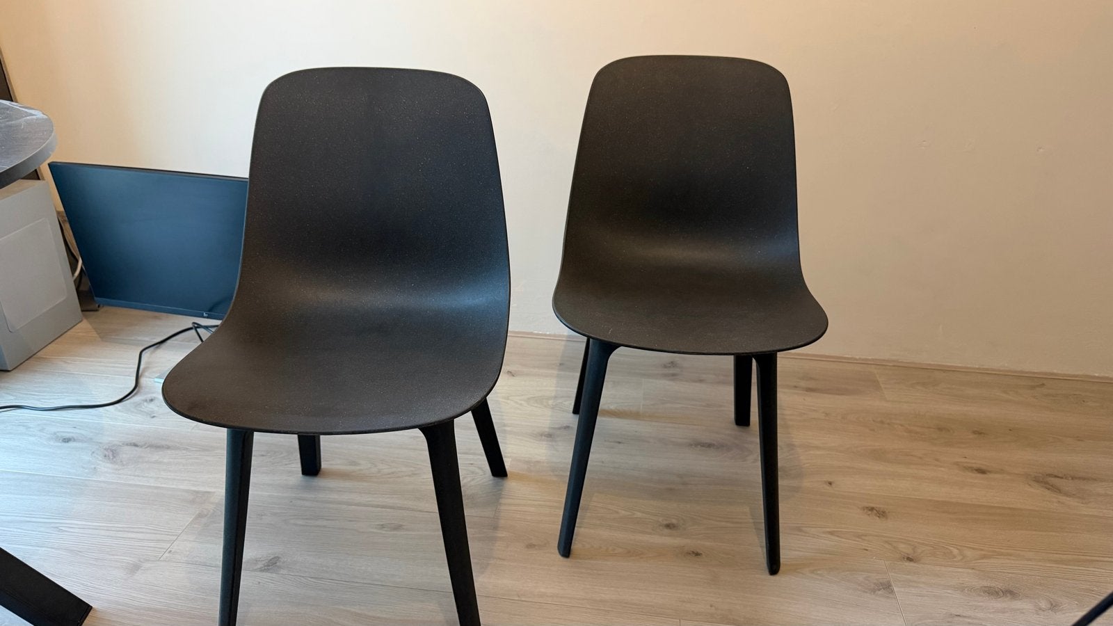 Twee IKEA ODGER eetkamerstoelen, antraciet, Ophalen, Twee, Zwart, Zo goed als nieuw