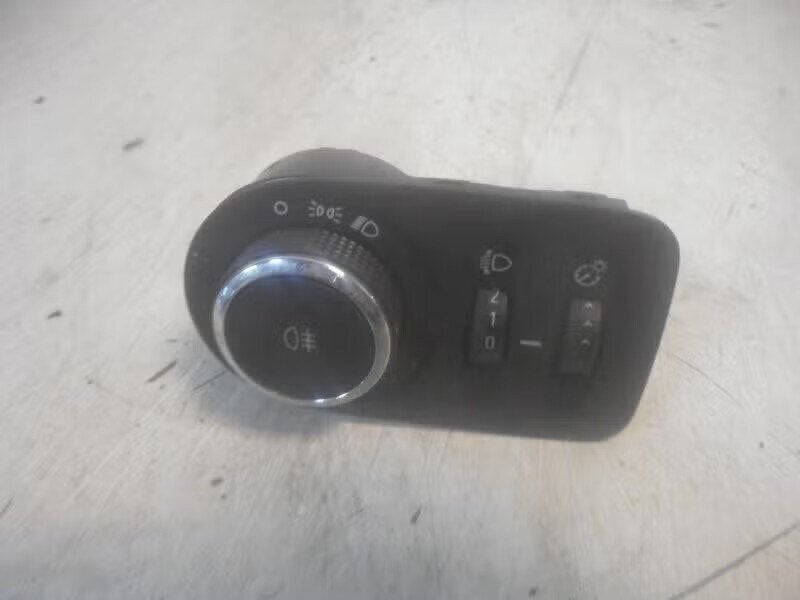 LICHTSCHAKELAAR Opel Corsa D (01-2006/12-2014) (1331-0330), Bahnhofsplatz 65423 Rüsselsheim am Main, DE, Gebruikt, Opel, Opel Automobile GmbH