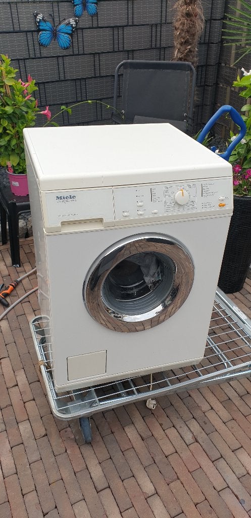 Miele Novotronic W306, Ophalen, 1200 tot 1600 toeren, Gebruikt, 4 tot 6 kg
