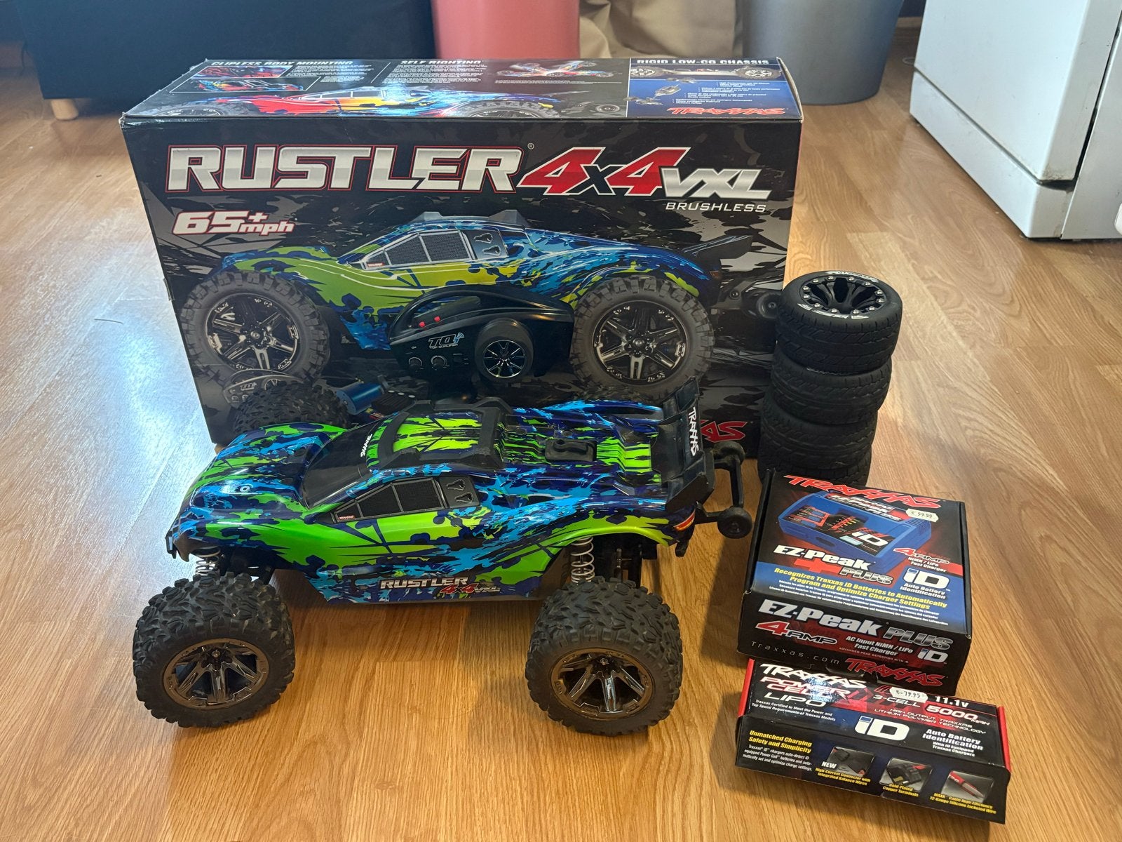 Traxxas Rustler 4x4 VXL RC Auto - Compleet Pakket, Hobby en Vrije tijd, Auto offroad, Zo goed als nieuw, Schaal 1:10, RTR (Ready to Run)